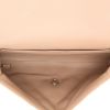 Bolso/bolsito Chanel   en charol acolchado beige - Detail D3 thumbnail