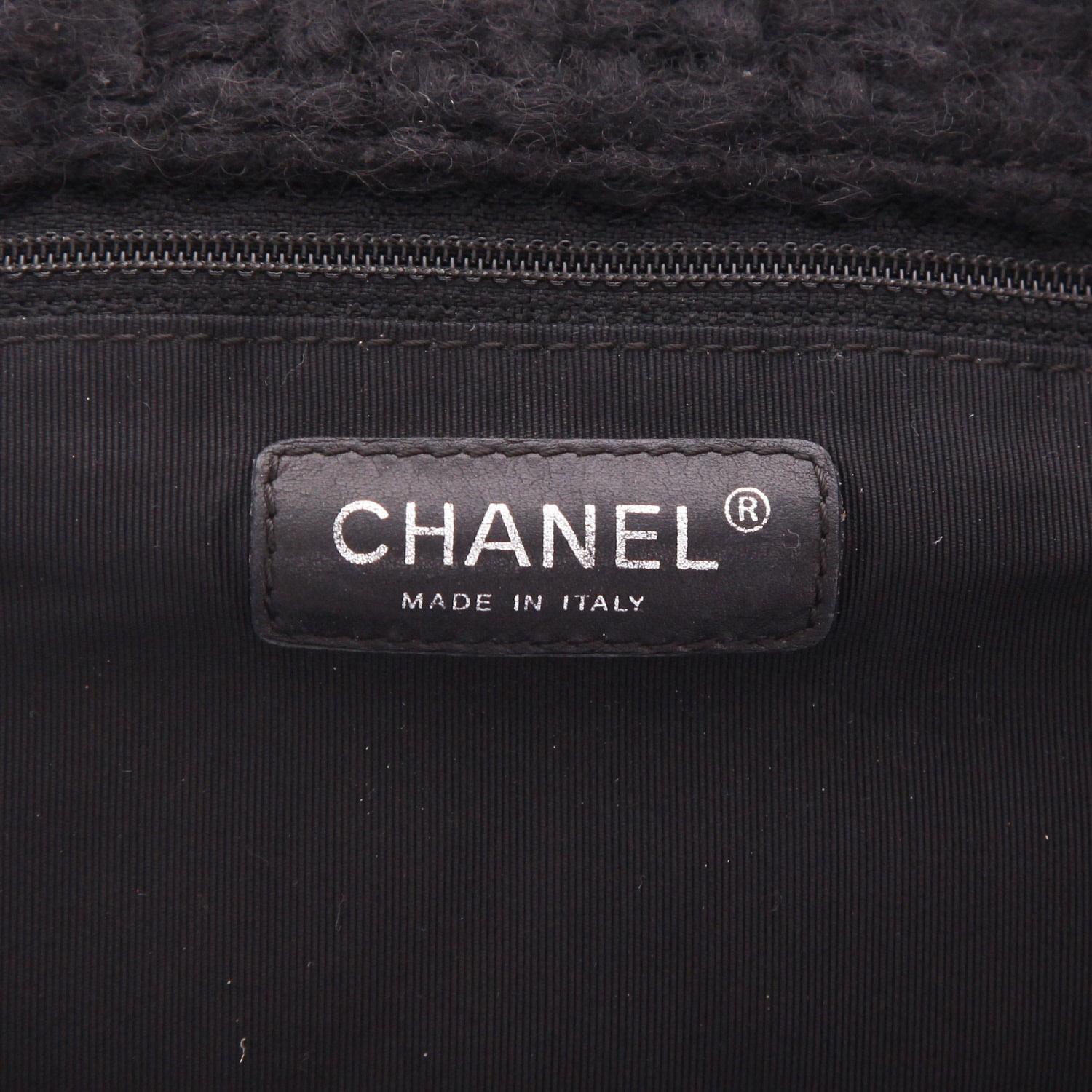 Chanel  Chanel 2.55 large model  shoulder bag  in black tweed - Detail D2