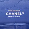 Bolso bandolera Chanel 2.55 en jersey azul - Detail D2 thumbnail