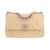 Bolso bandolera Chanel  19 en cuero acolchado beige - 360 thumbnail