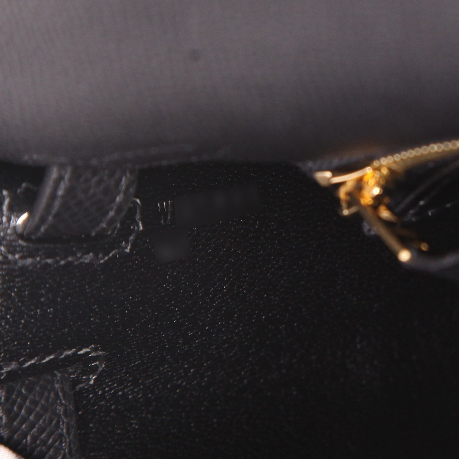 Bolso de mano Hermès  Kelly 25 cm en cuero epsom negro - Detail D4