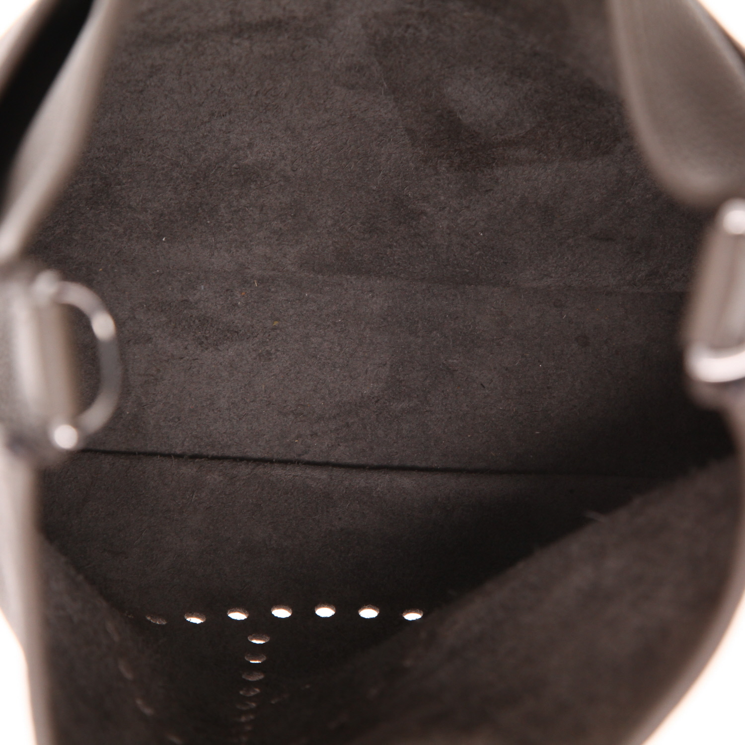 Sac bandoulière Hermès  Evelyne III en cuir togo gris étain - Detail D3