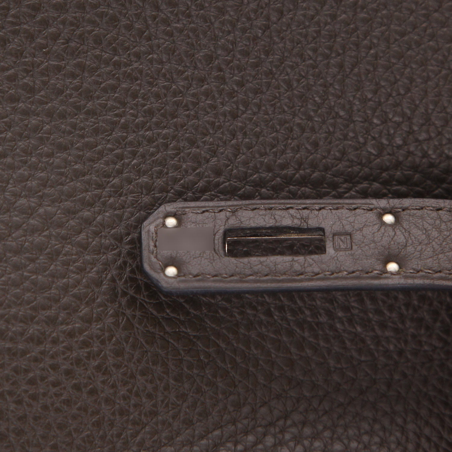 Hermès  Kelly 35 cm handbag  in anthracite grey togo leather - Detail D4