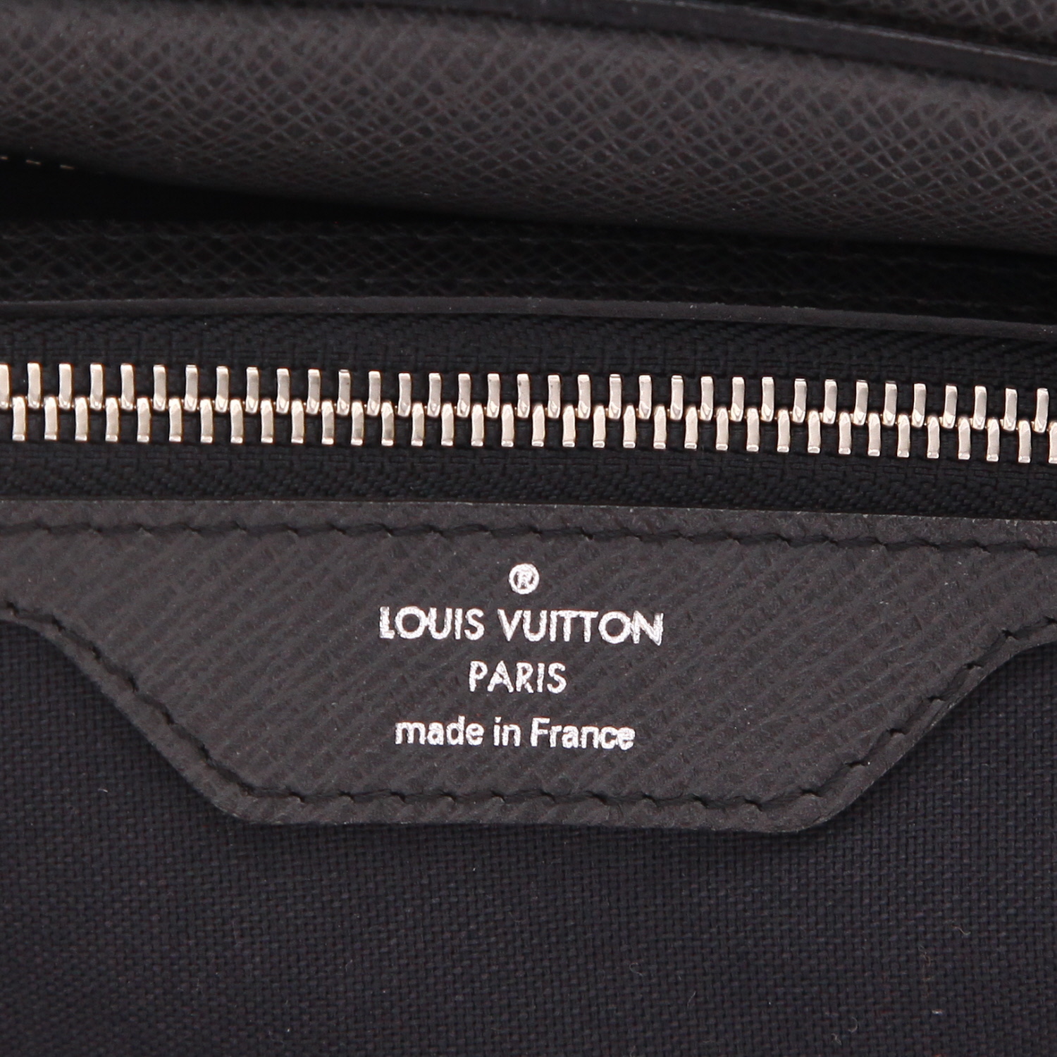 Bolsa de viaje Louis Vuitton   en cuero taiga gris - Detail D2