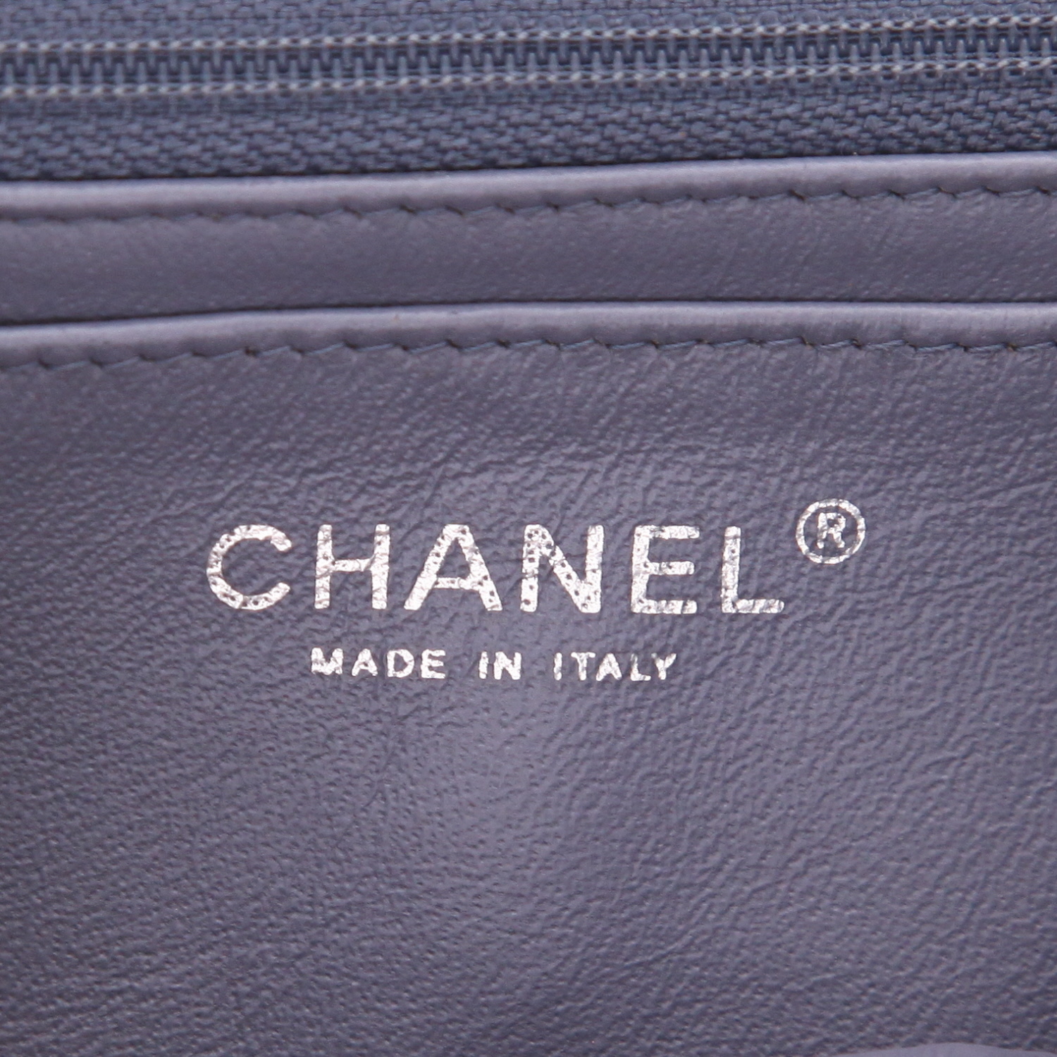 Chanel  Mini Timeless shoulder bag  in lavender blue quilted leather - Detail D2