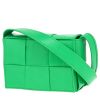 Bolso bandolera Bottega Veneta  Cassette en cuero intrecciato verde - 00pp thumbnail