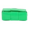 Bottega Veneta  Cassette shoulder bag  in green intrecciato leather - Detail D1 thumbnail