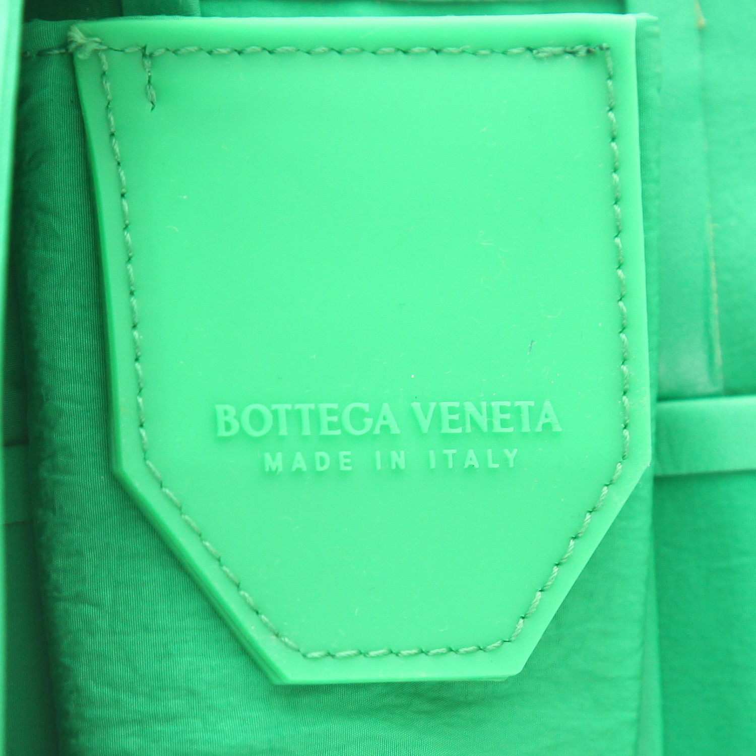 Bottega Veneta  Cassette shoulder bag  in green intrecciato leather - Detail D2