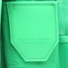 Bottega Veneta  Cassette shoulder bag  in green intrecciato leather - Detail D2 thumbnail