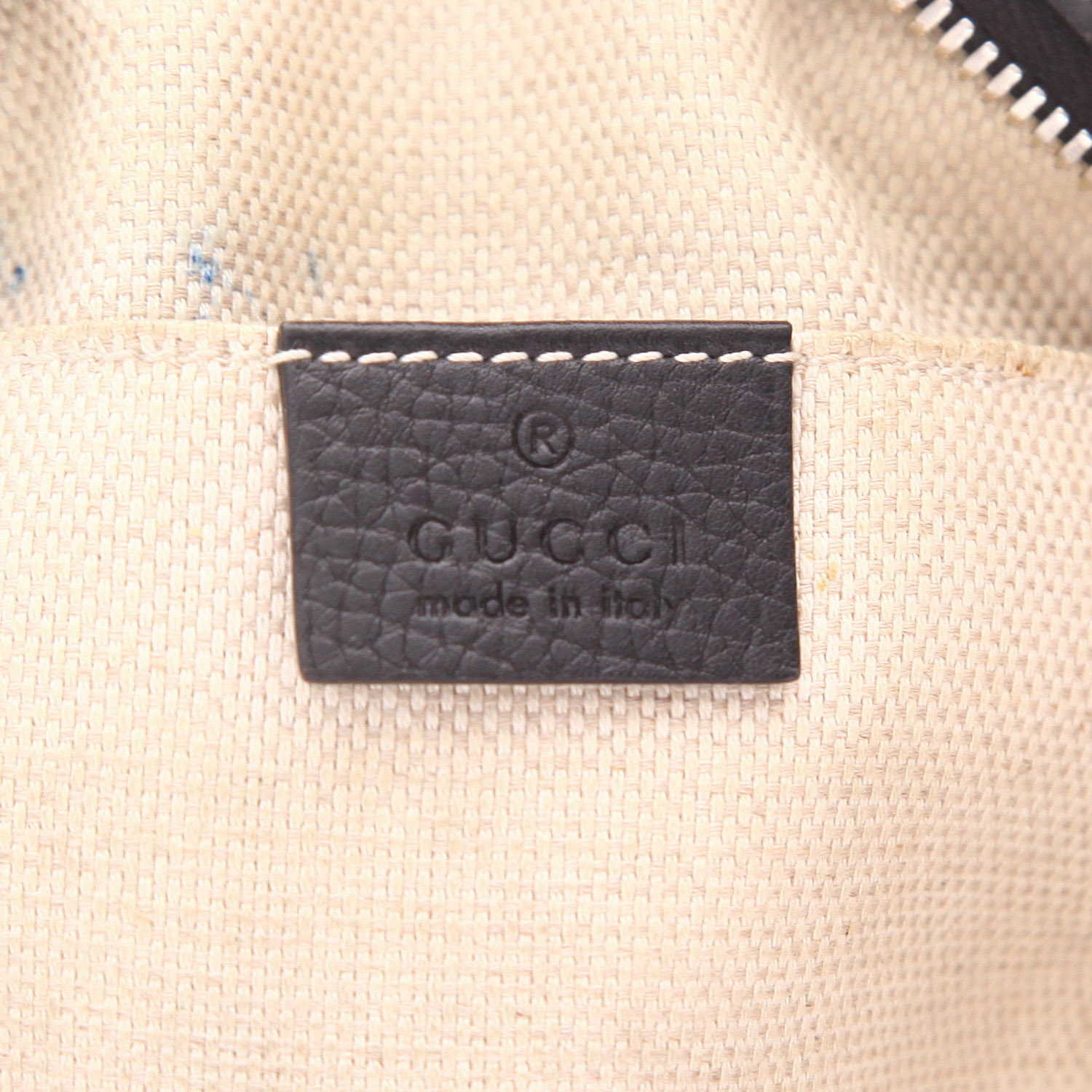 Bolso bandolera Gucci  Soho Disco en cuero granulado negro - Detail D2