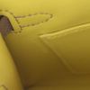 Hermès  Kelly 20 cm shoulder bag  in tourterelle grey epsom leather - Detail D4 thumbnail