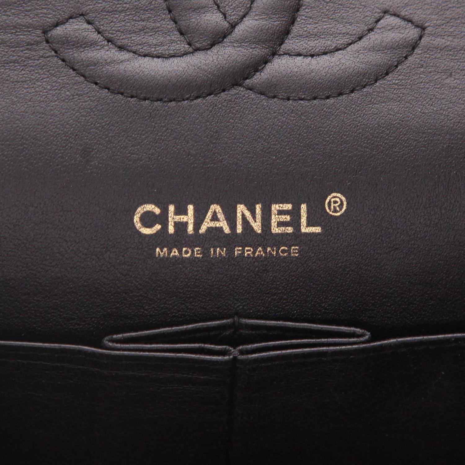 Chanel  Timeless Classic handbag  in black quilted grained leather - Detail D2