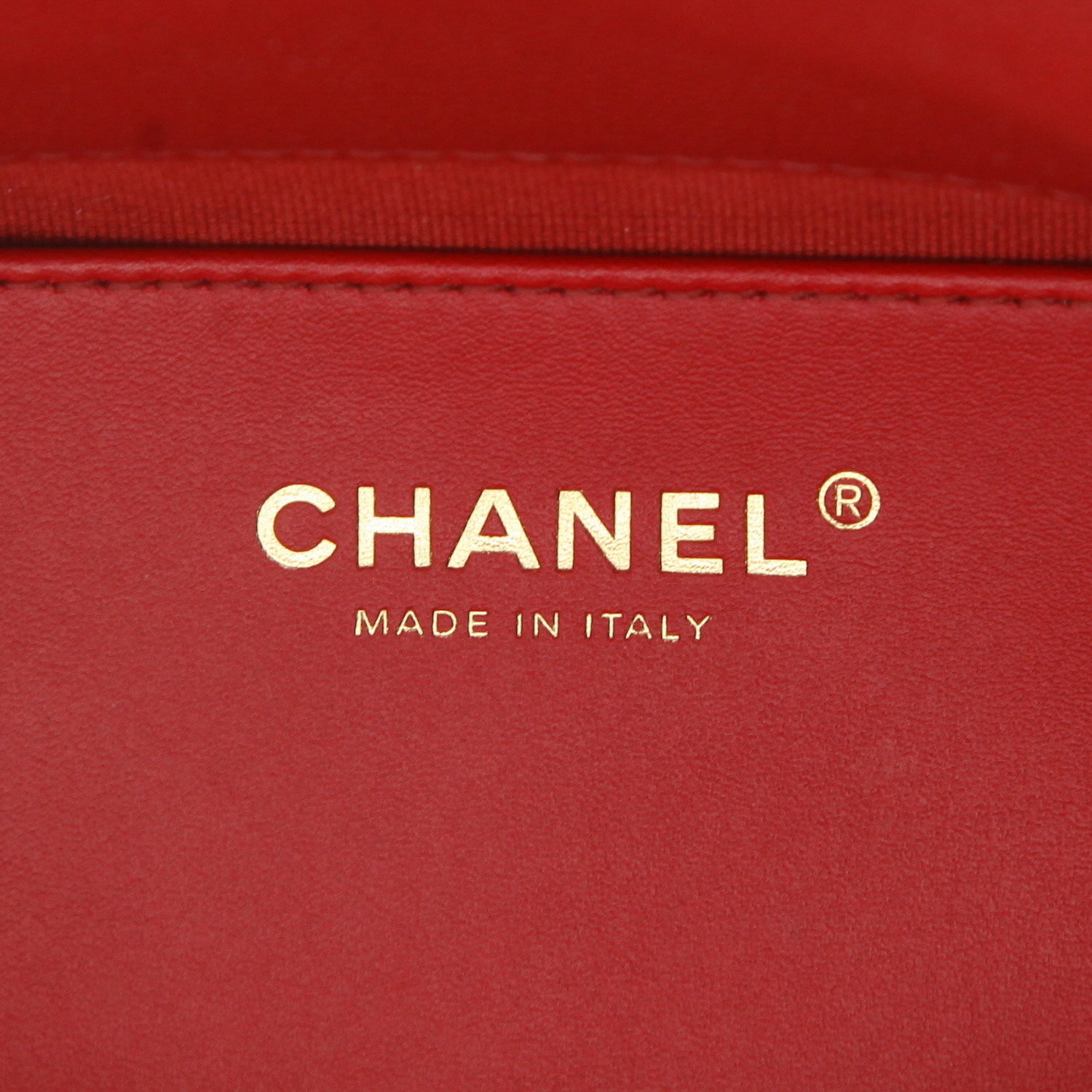Chanel  Timeless handbag  in red quilted grained leather - Detail D2