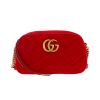 Bolso bandolera Gucci  GG Marmont Camera en terciopelo acolchado rojo - 360 thumbnail