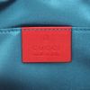 Sac bandoulière Gucci  GG Marmont Camera en velours matelassé rouge - Detail D2 thumbnail