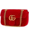 Bolso bandolera Gucci  GG Marmont en terciopelo rojo - 00pp thumbnail