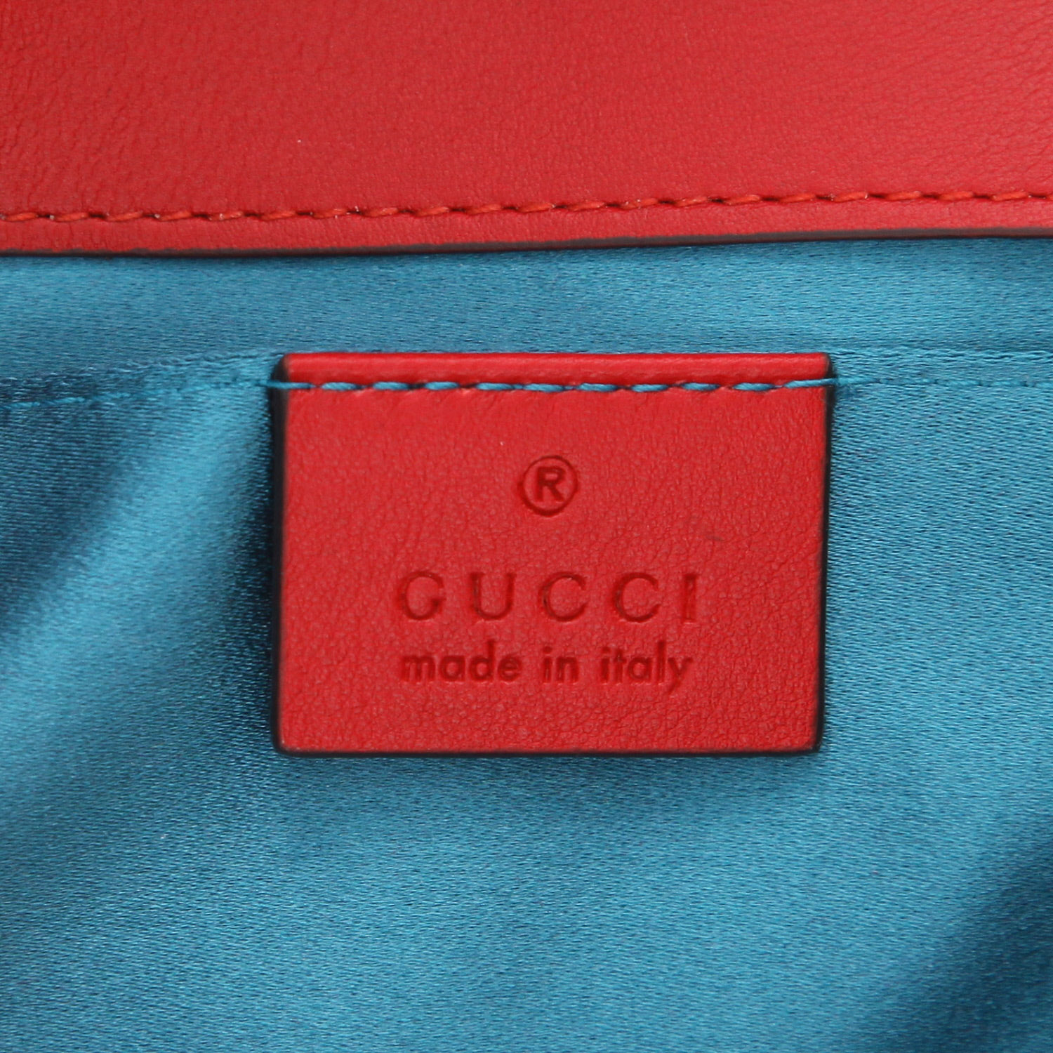 Bolso bandolera Gucci  GG Marmont en terciopelo rojo - Detail D2
