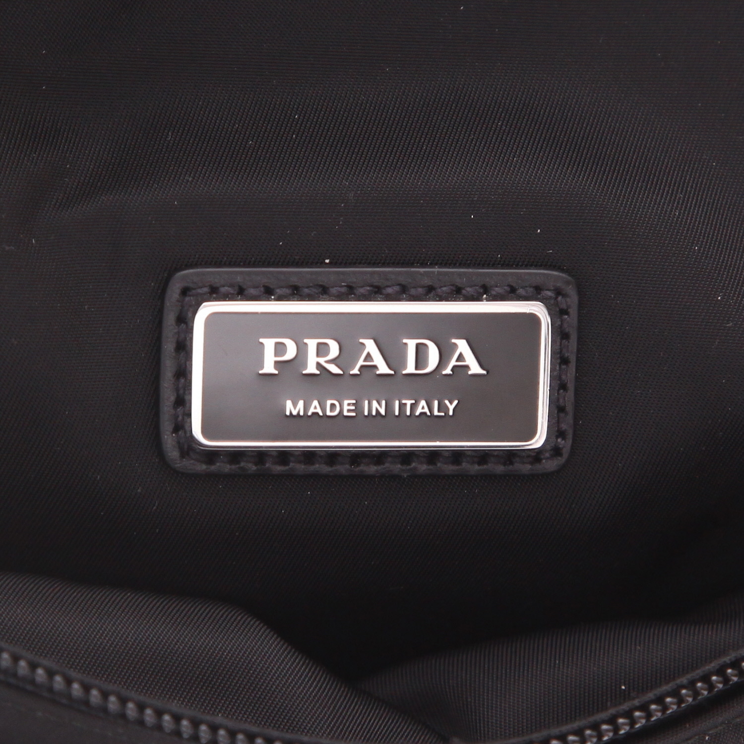 Prada   shoulder bag  in black canvas - Detail D2