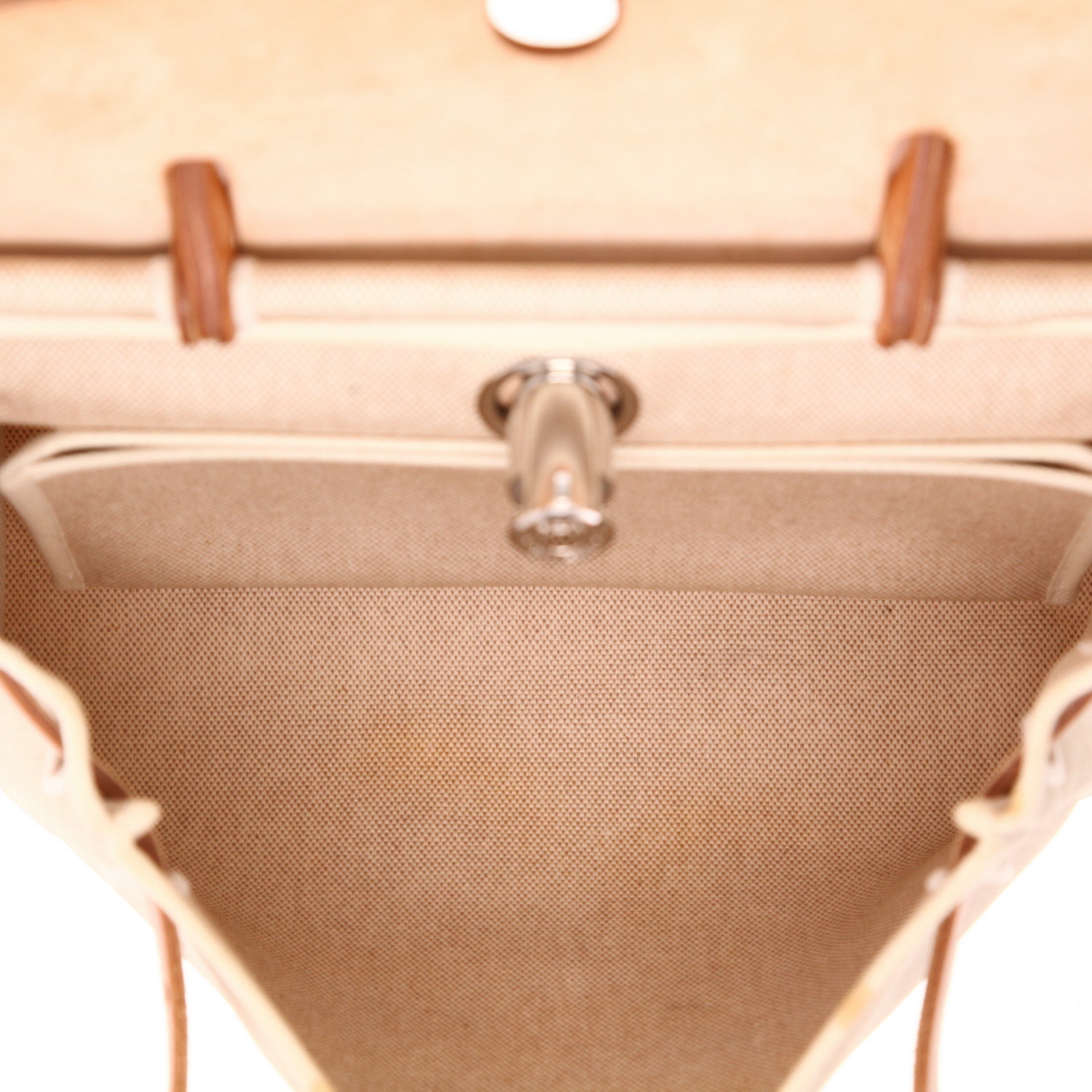 Hermès Herbag bag worn on the shoulder or carried in the hand in beige canvas and Hunter cowhide - Detail D3