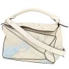 Borsa a tracolla Loewe  Puzzle  in pelle martellata bianca e blu - 00pp thumbnail