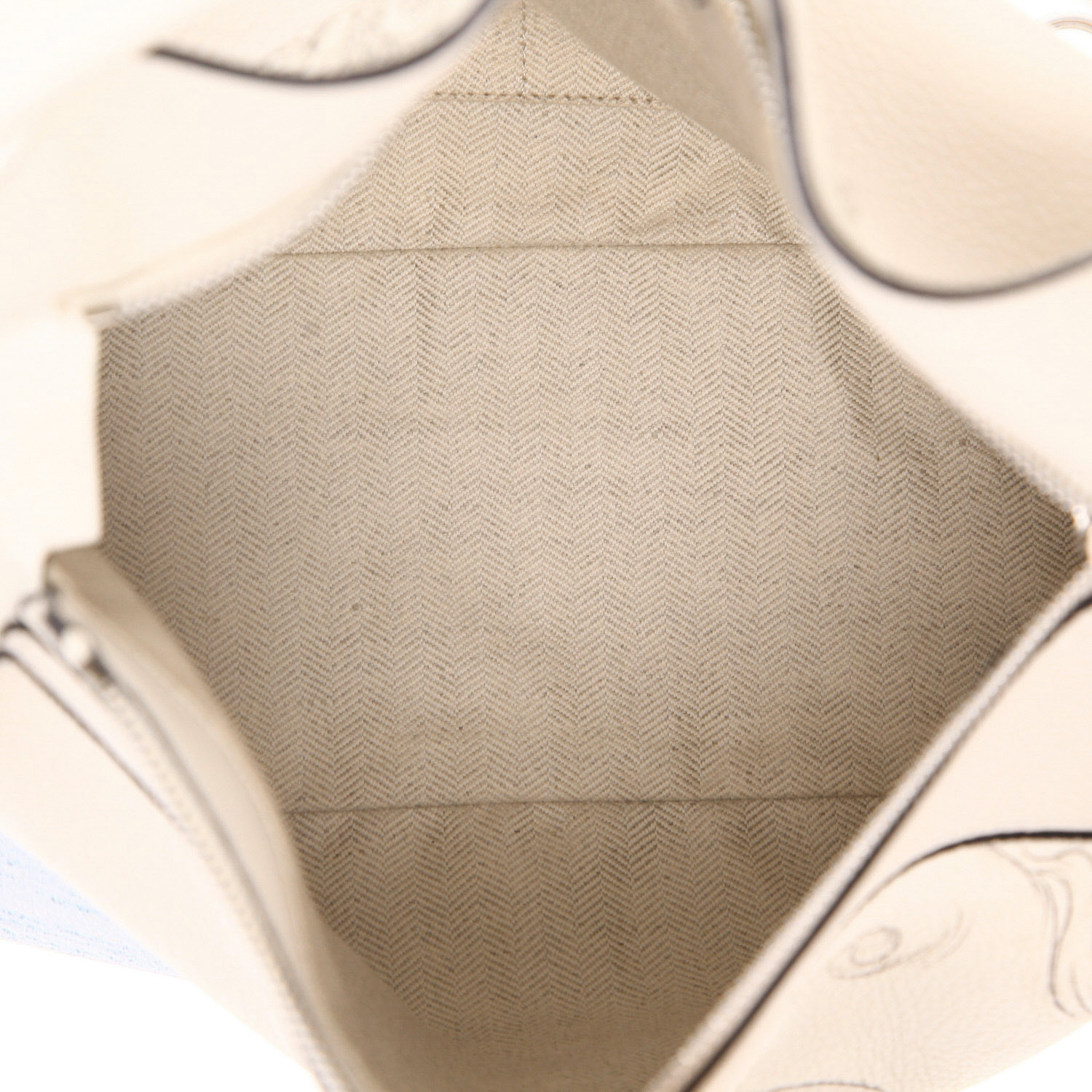 Loewe  Puzzle  shoulder bag  in white and blue grained leather - Detail D3