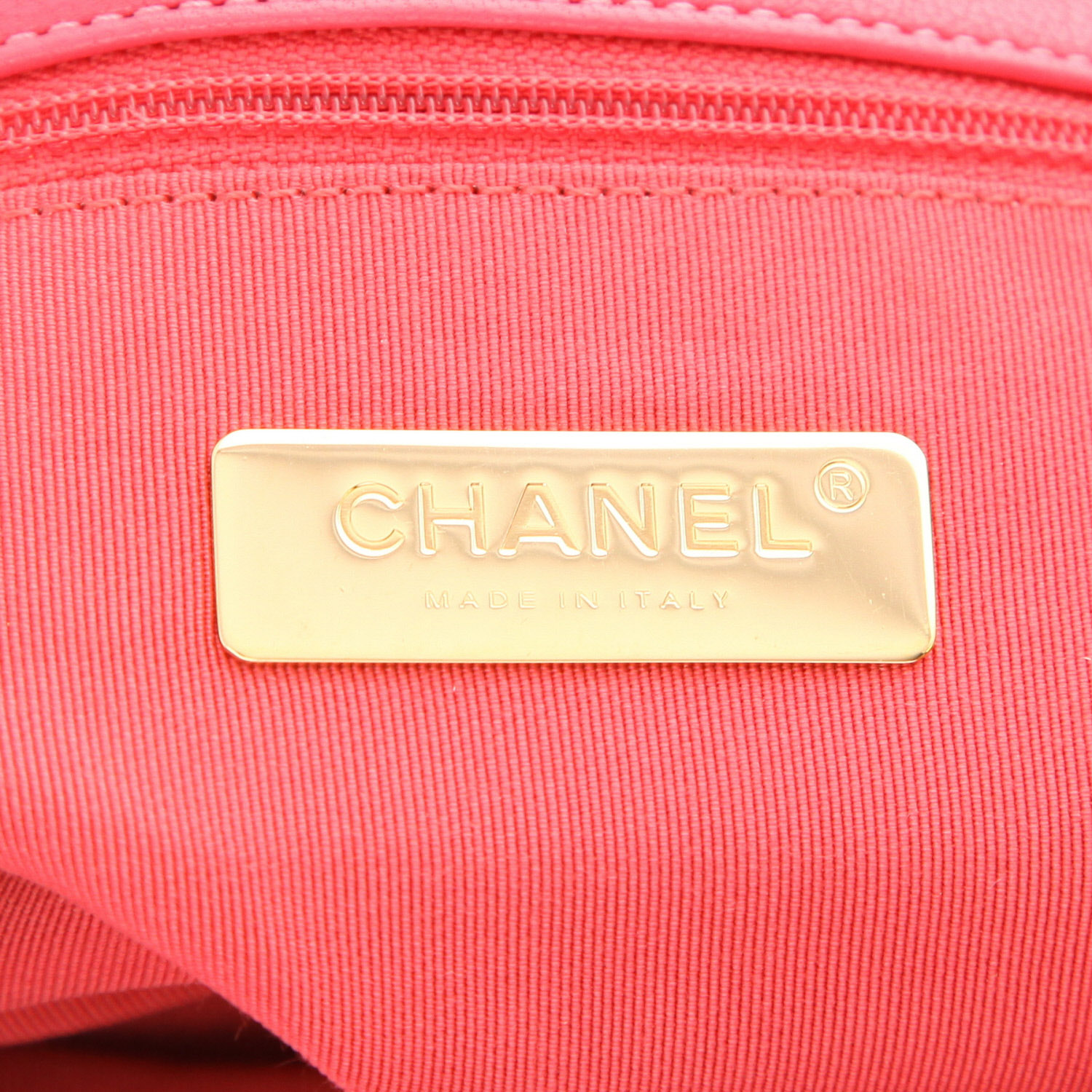 Chanel  19 large model  shoulder bag  in pink quilted leather - Detail D2