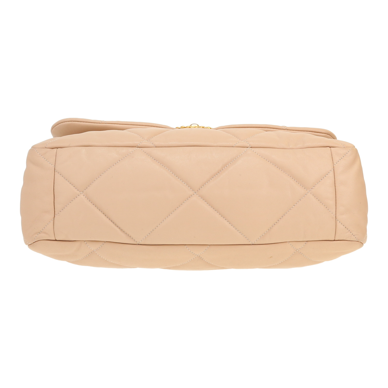Chanel handbag, size 19, large, in beige quilted leather - Detail D1