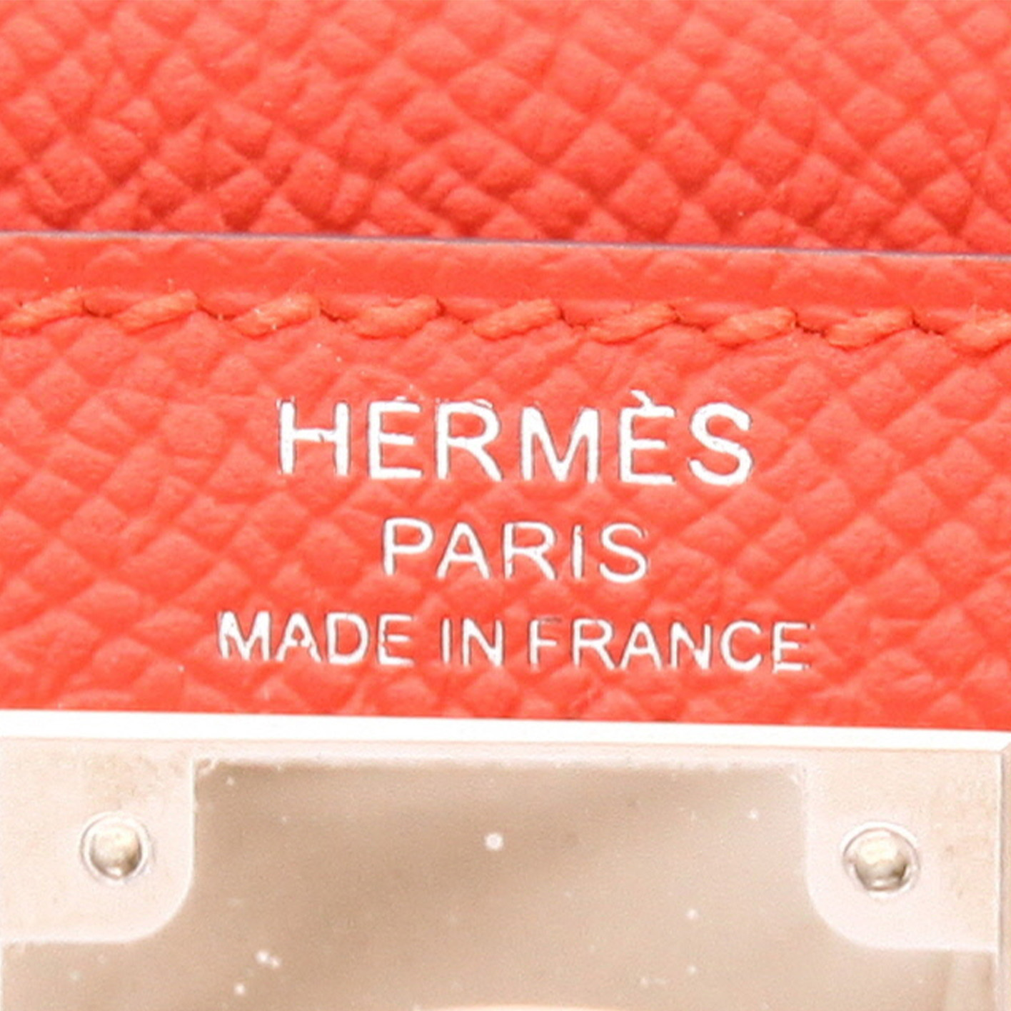 Sac à main Hermès  Kelly 28 cm Kellygraphie en cuir epsom Capucine, jaune d'Ambre et Bleu Obscur - Detail D2