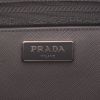 Bolso de mano Prada  Galleria en cuero saffiano bicolor gris - Detail D2 thumbnail