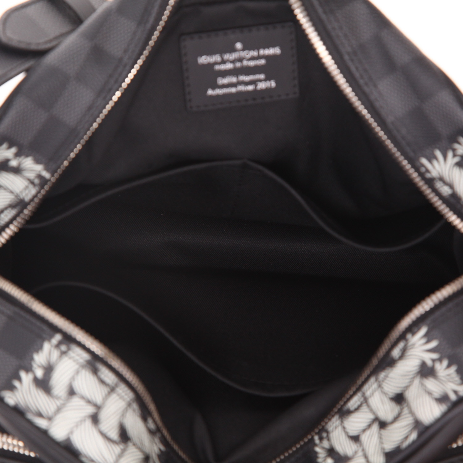 Louis Vuitton  Editions Limitées shoulder bag  in grey Graphite damier canvas  and black leather - Detail D3