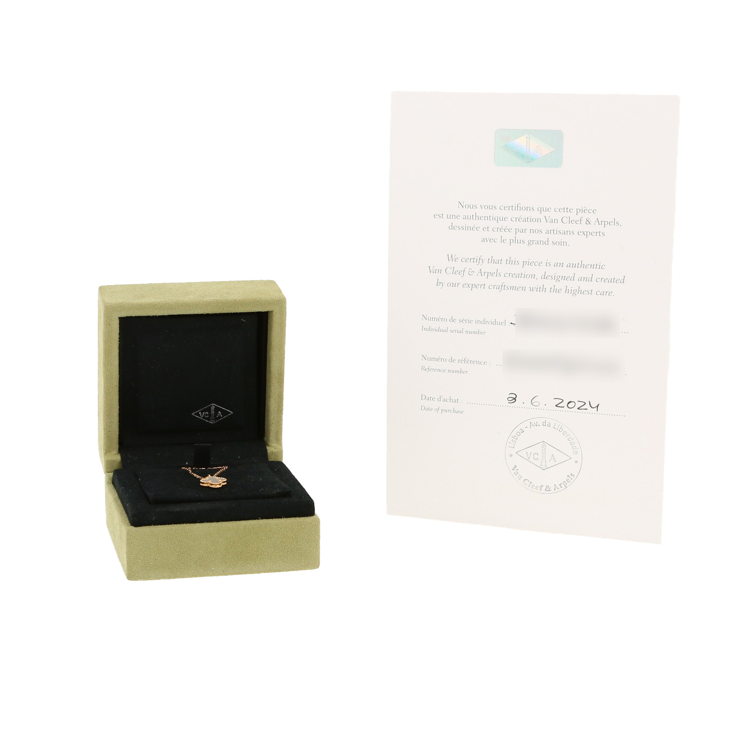 Van Cleef 
Arpels Sweet Alhambra necklace in yellow gold and mother of pearl - Detail D2