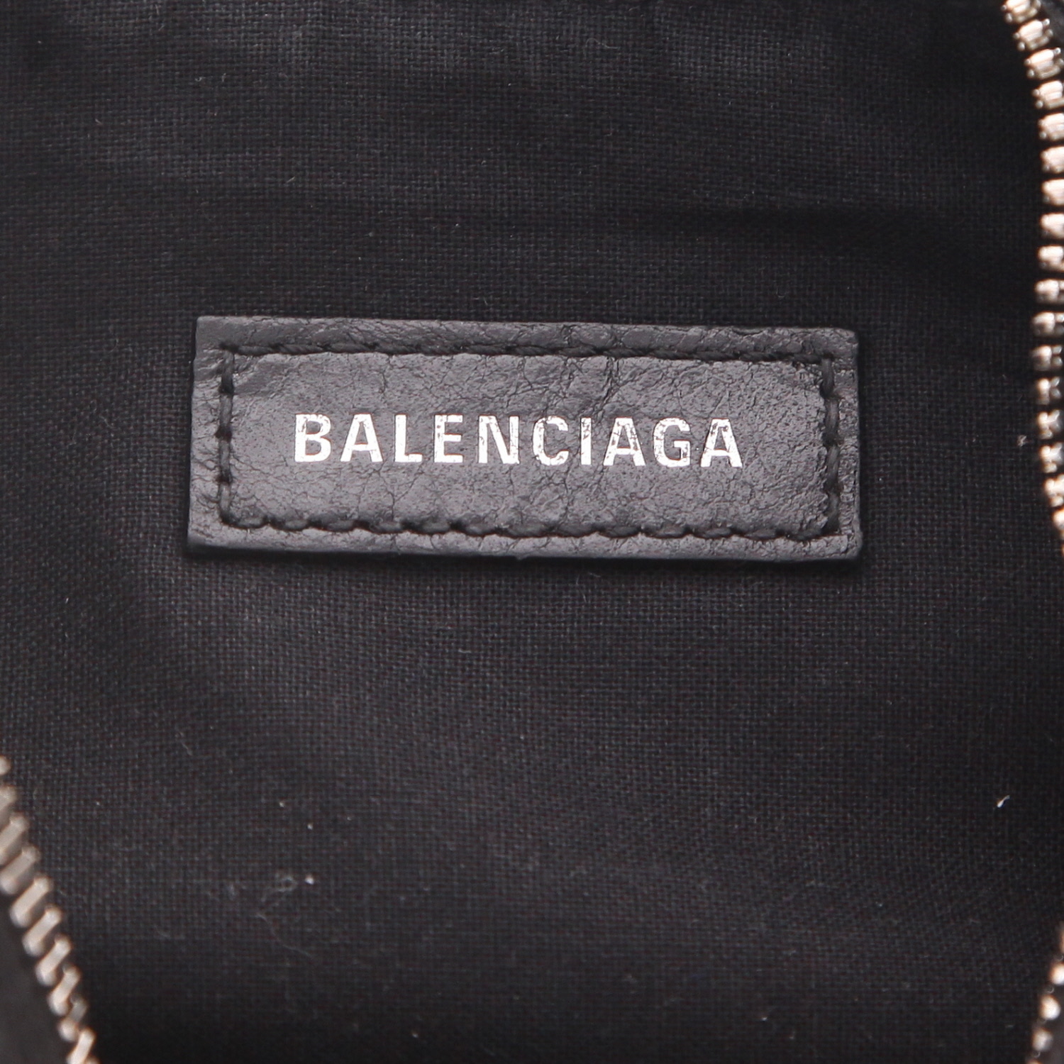 Balenciaga  Cagole shoulder bag  in black burnished leather - Detail D2