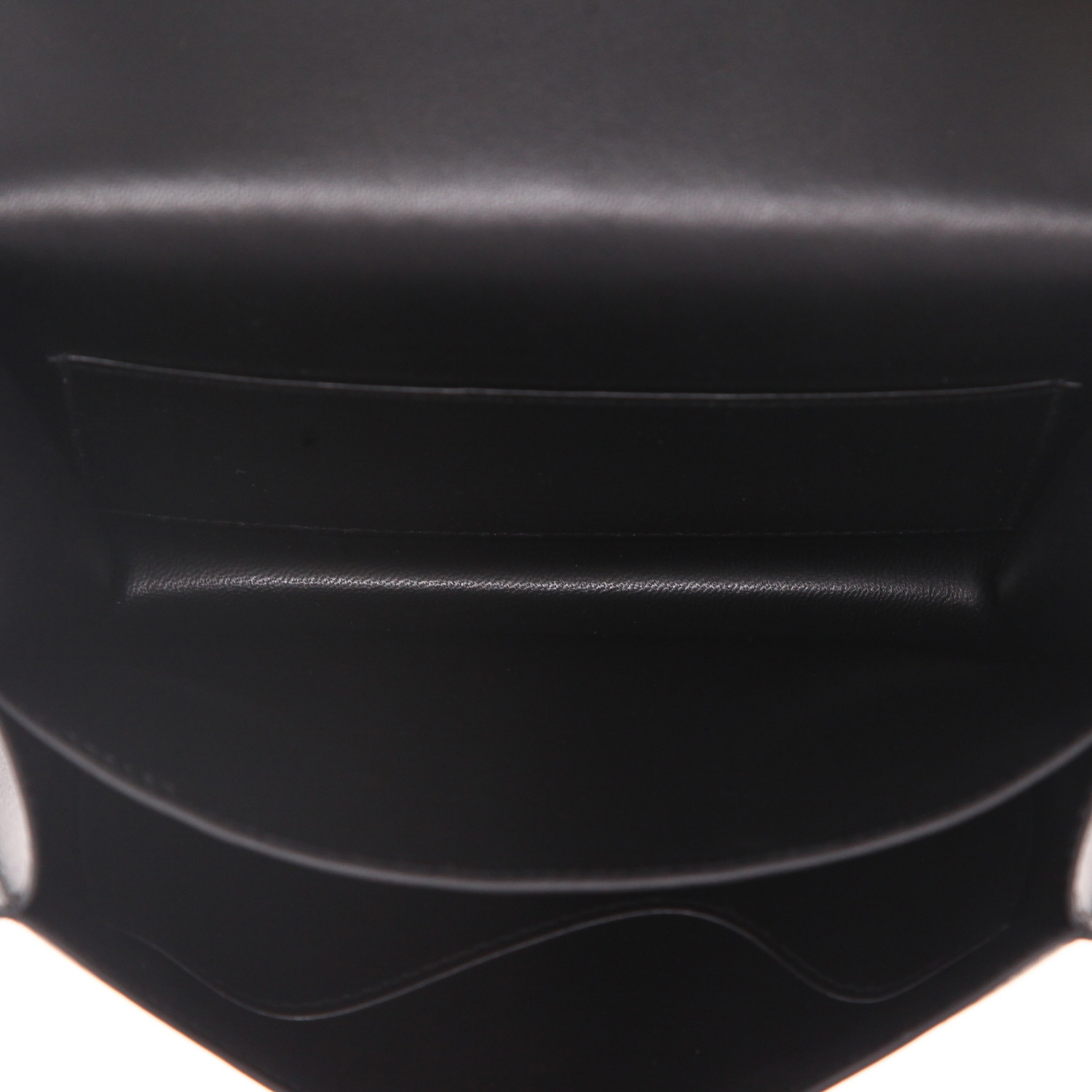 Bolso de mano Hermès  Constance en cuero swift negro - Detail D3