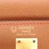 Bolso de mano Hermès  Kelly 25 cm en cuero epsom color oro - Detail D2 thumbnail