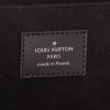 Louis Vuitton   pouch  in black epi leather - Detail D2 thumbnail