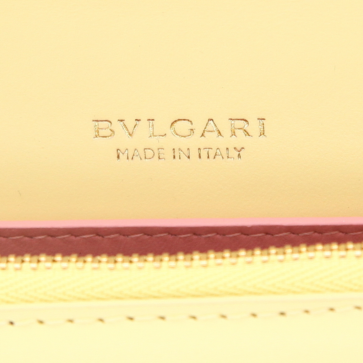 Bolso de mano Bulgari  Serpenti Forever en cuero amarillo - Detail D2