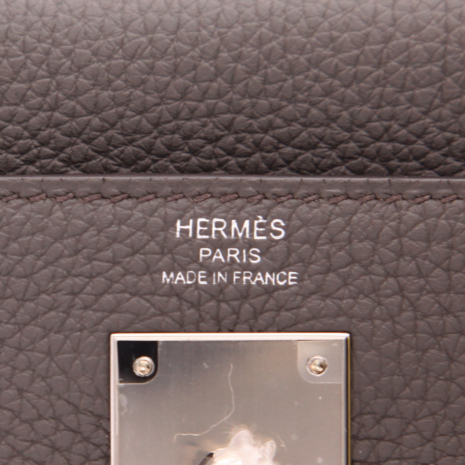 Sac à main Hermès  Kelly 28 cm en cuir togo gris - Detail D2