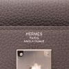 Hermès  Kelly 28 cm handbag  in grey togo leather - Detail D2 thumbnail