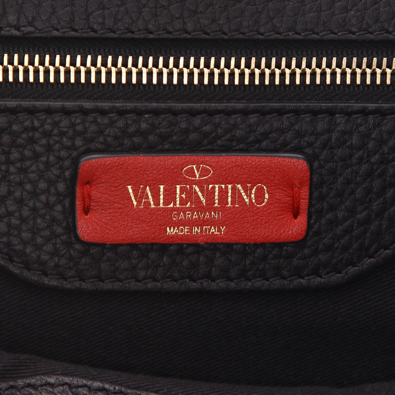 Valentino Garavani  JoyLock handbag  in black grained leather - Detail D2