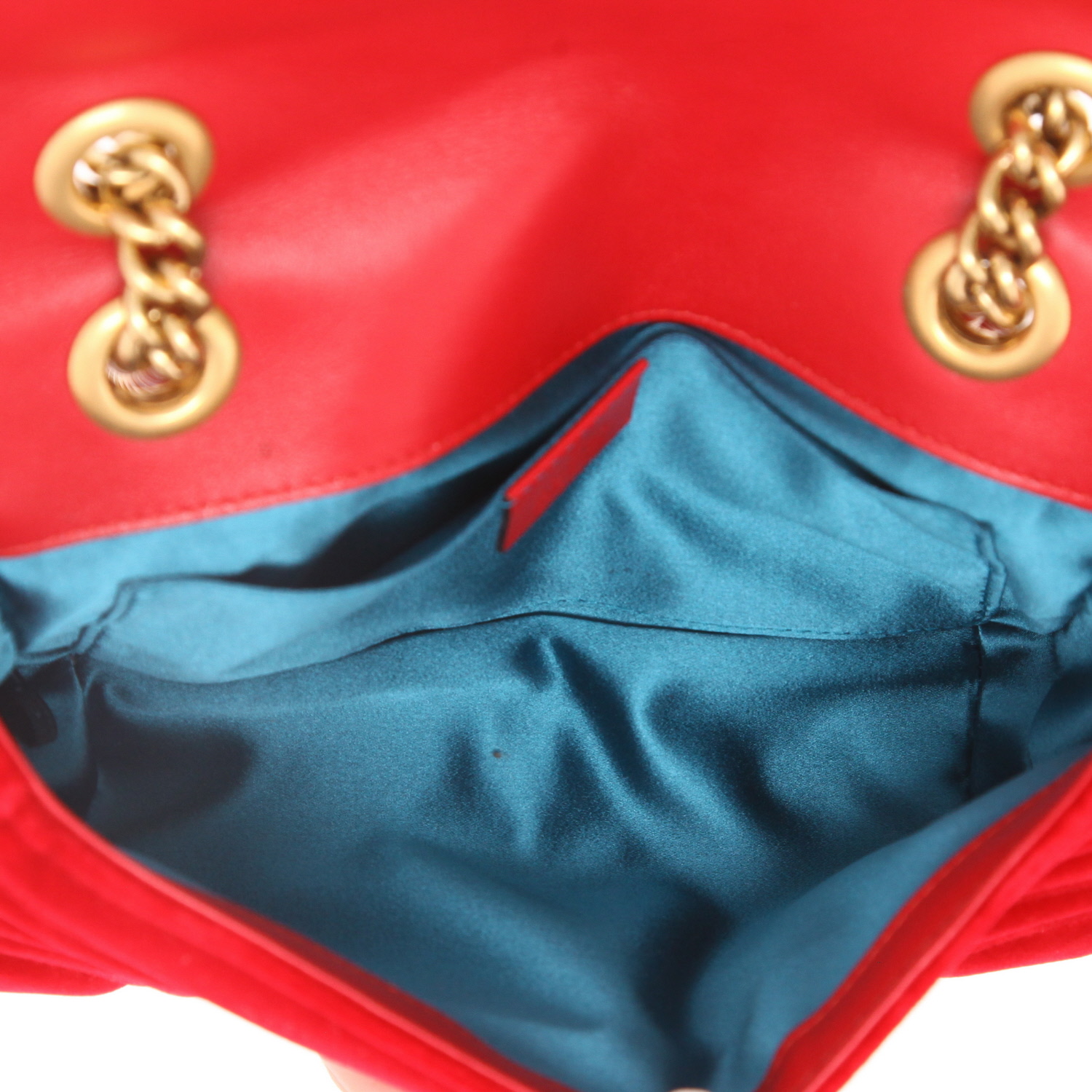 Gucci  GG Marmont shoulder bag  in red velvet - Detail D3