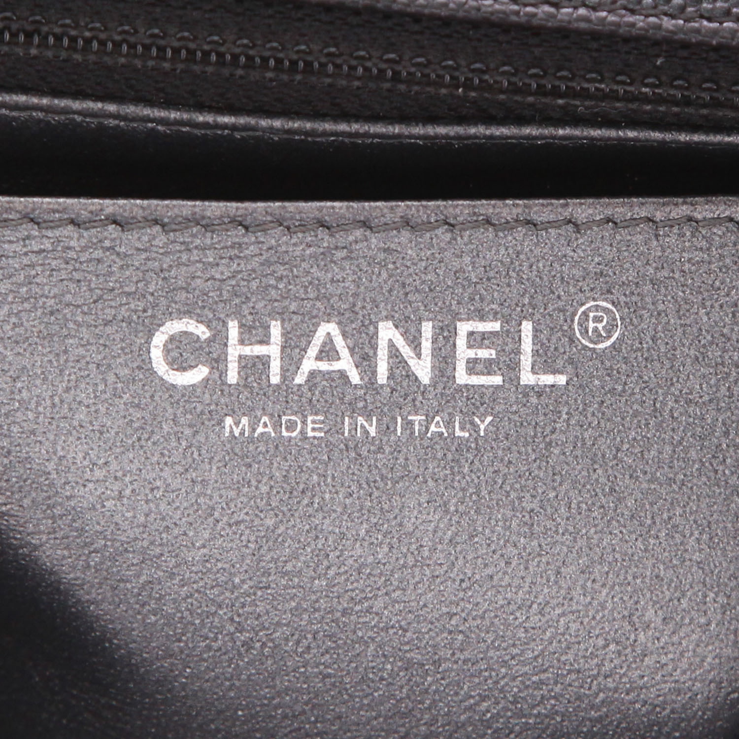 Borsa a tracolla Chanel  Mini Timeless in pelle iridescente trapuntata nera - Detail D2