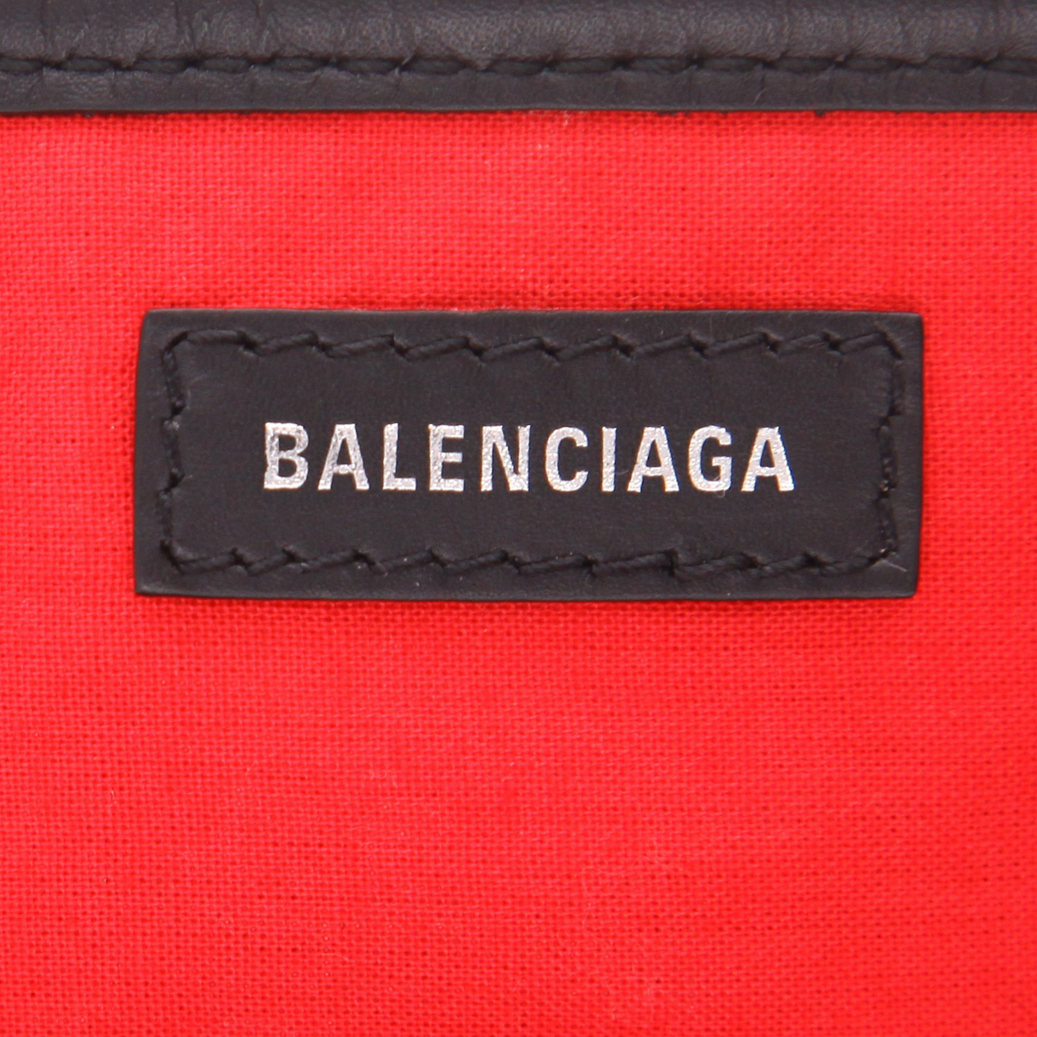 Balenciaga  Navy cabas shopping bag  in black, grey and red printed canvas  and black leather - Detail D2