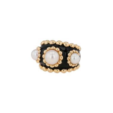 Chanel 3 symboles ring in yellow gold, enamel and pearls Chanel 3 symboles ring in yellow gold, enamel and pearls