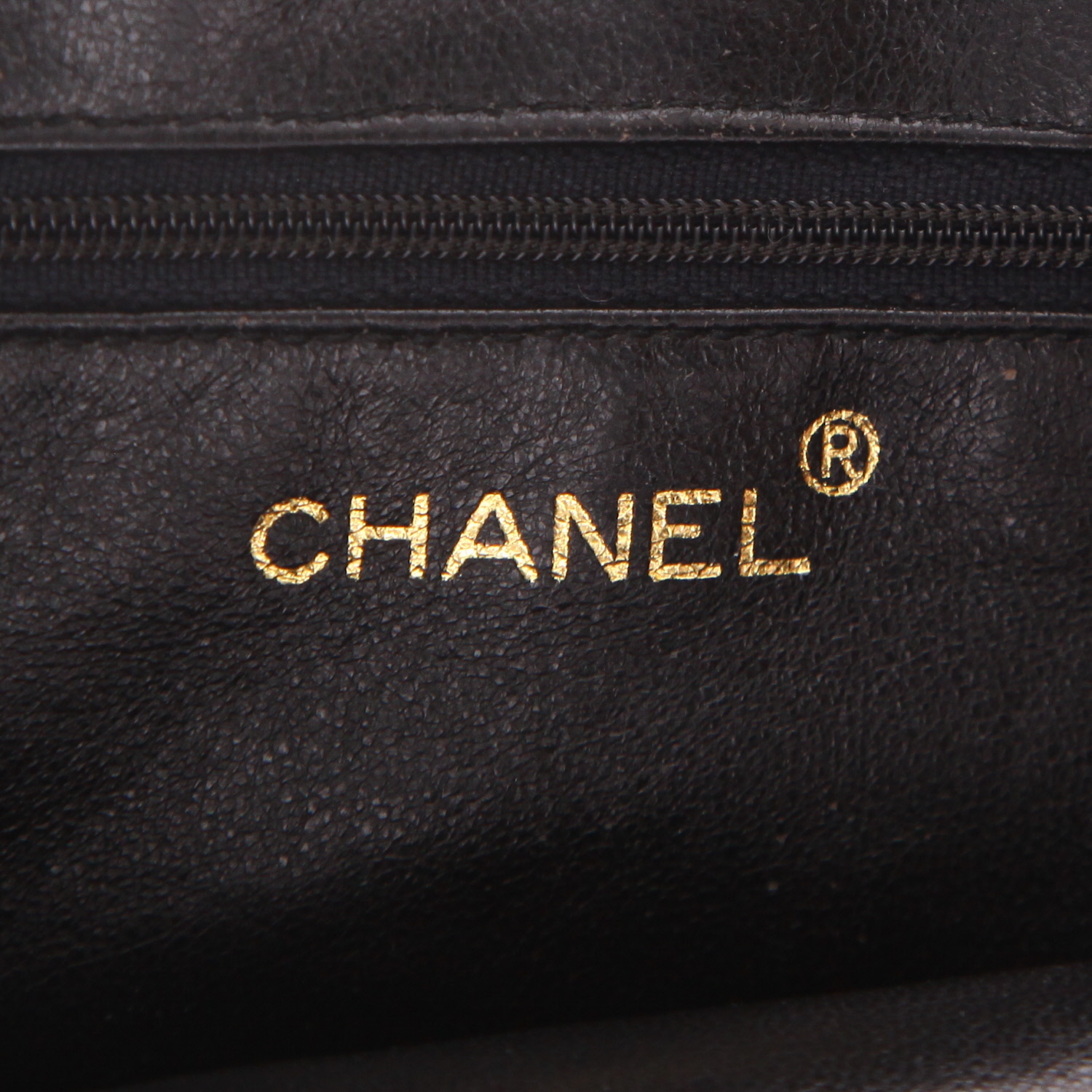 Borsa a tracolla Chanel  Camera in pelle trapuntata nera - Detail D2