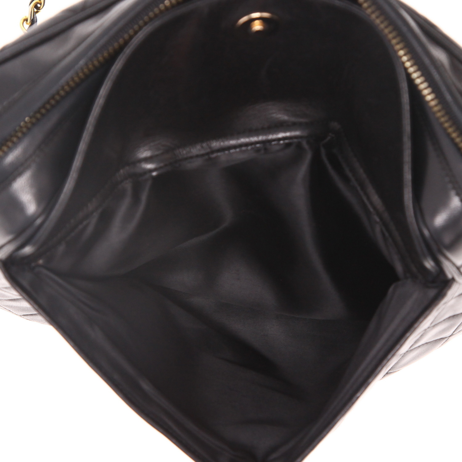 Bolso bandolera Chanel  Camera en cuero acolchado negro - Detail D4