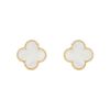 Paire de boucles d'oreilles Van Cleef & Arpels Magic Alhambra en or jaune et nacre - 00pp thumbnail