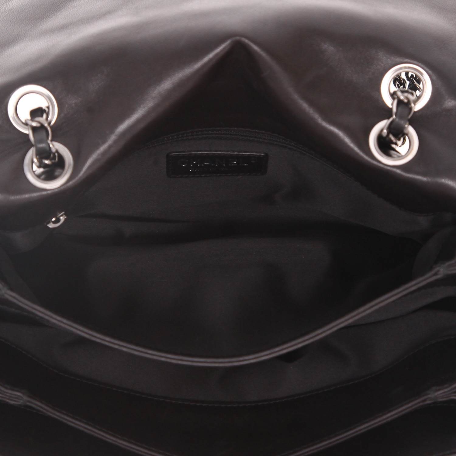 Sac à main Chanel  Timeless en cuir matelassé noir - Detail D3