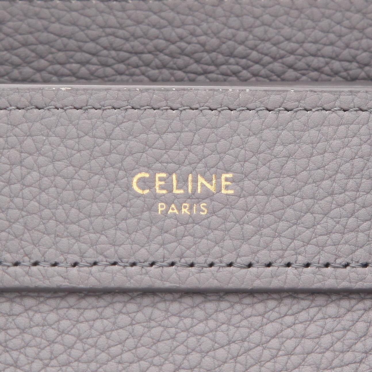 Sac bandoulière Celine  Luggage Nano en cuir grainé gris - Detail D2