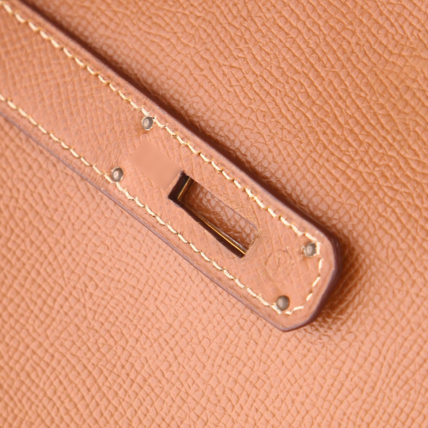 Bolso de mano Hermès  Kelly 32 cm en cuero Courchevel color oro - Detail D4