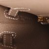 Bolso de mano Hermès  Kelly 25 cm en cuero epsom marrón etoupe - Detail D4 thumbnail